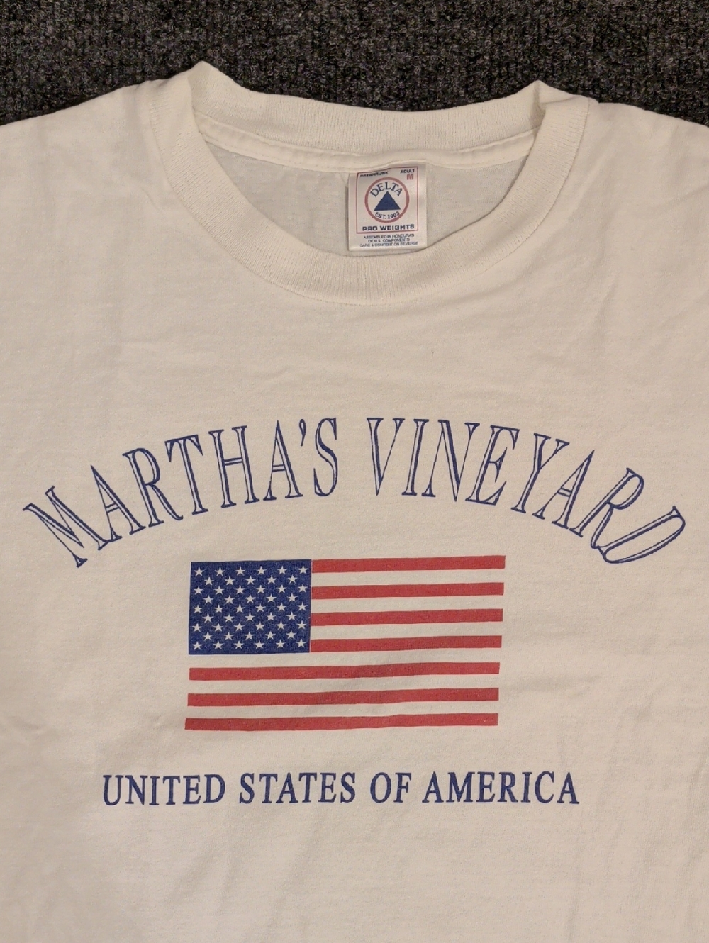 Vintage 100% Soft Cotton White Tee w USA Flag Graphic Martha's Vineyard